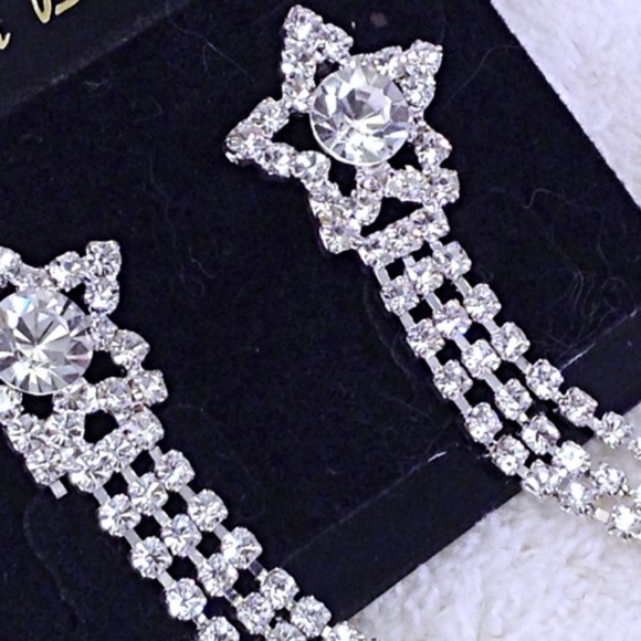 Rhinestone Star Earrings - Picture 3 of 3